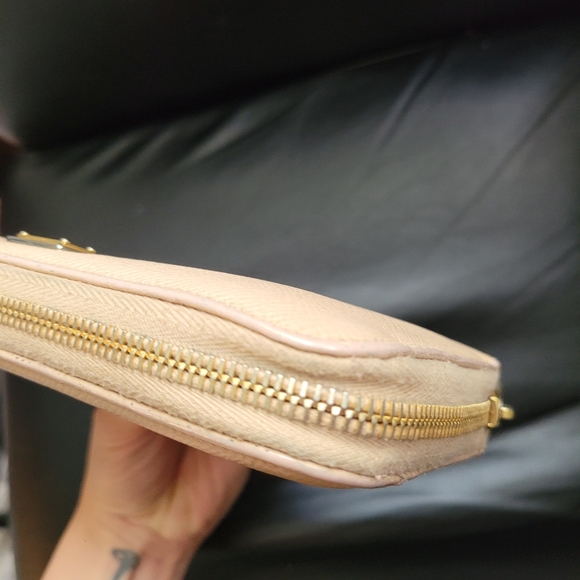 Dolce & Gabbana Beige Zippy Wallet - Picture 5 of 9